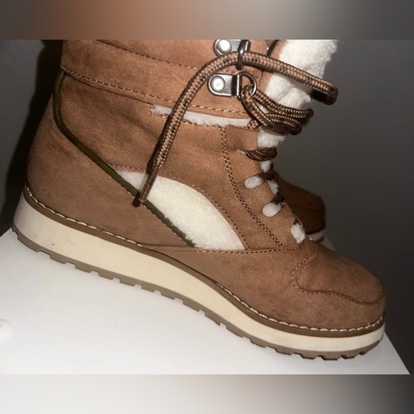 Boots - Picture 7 of 7